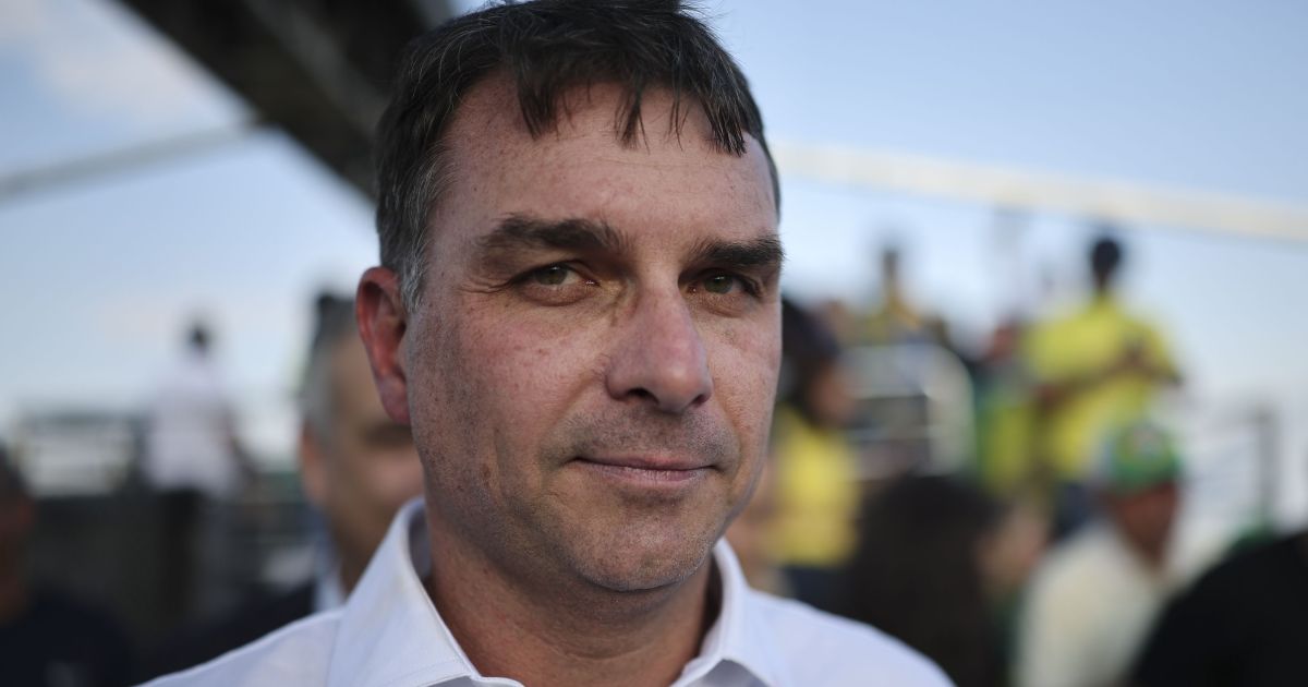 PL critica Lei Rouanet para defender Flávio Bolsonaro