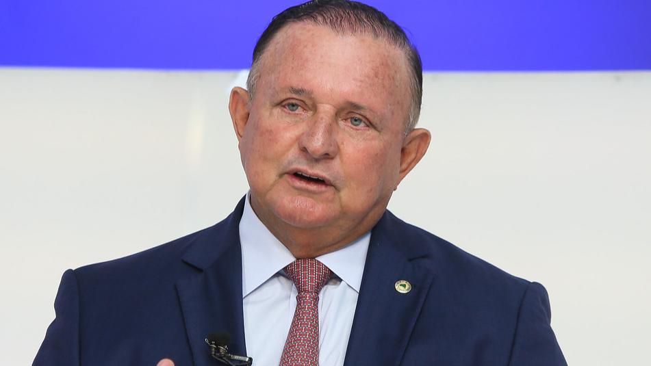 Adolfo Menezes comenta apoio ao TCM: "Uma honra"