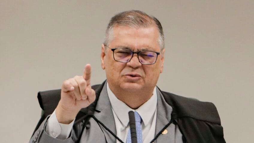 Dino multa Estados e municípios por falta de transparência em emendas