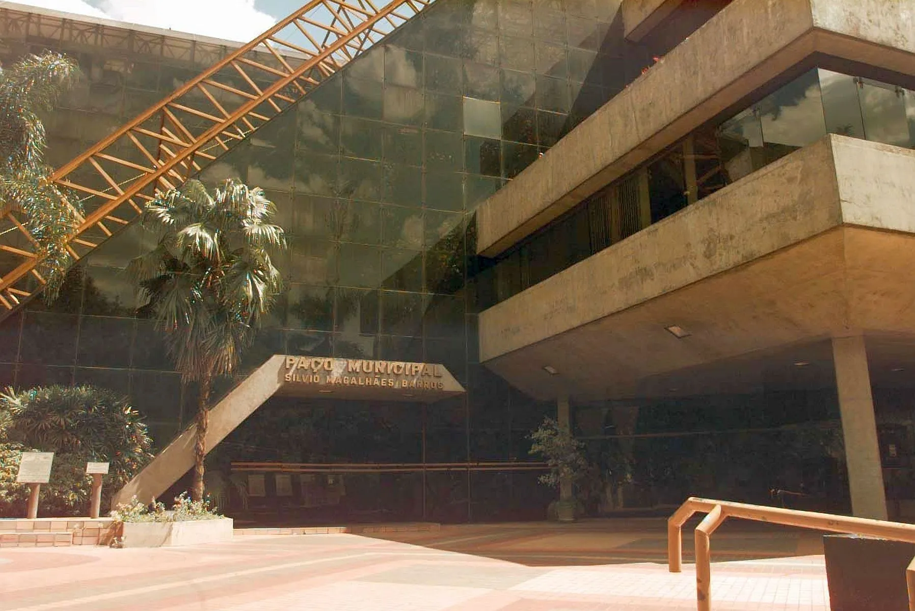 Prefeitura revoga processo de R$ 90 milhões para merenda escolar em Maringá
