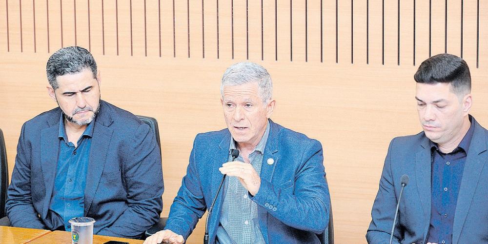 Comissão mantém processo de cassação de Vini Oliveira